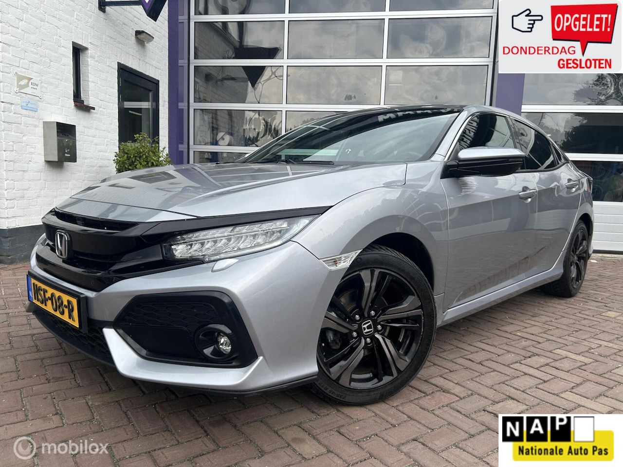 Honda Civic - 1.0 i-VTEC Executive * NAVI * AIRCO * PANODAK * - AutoWereld.nl