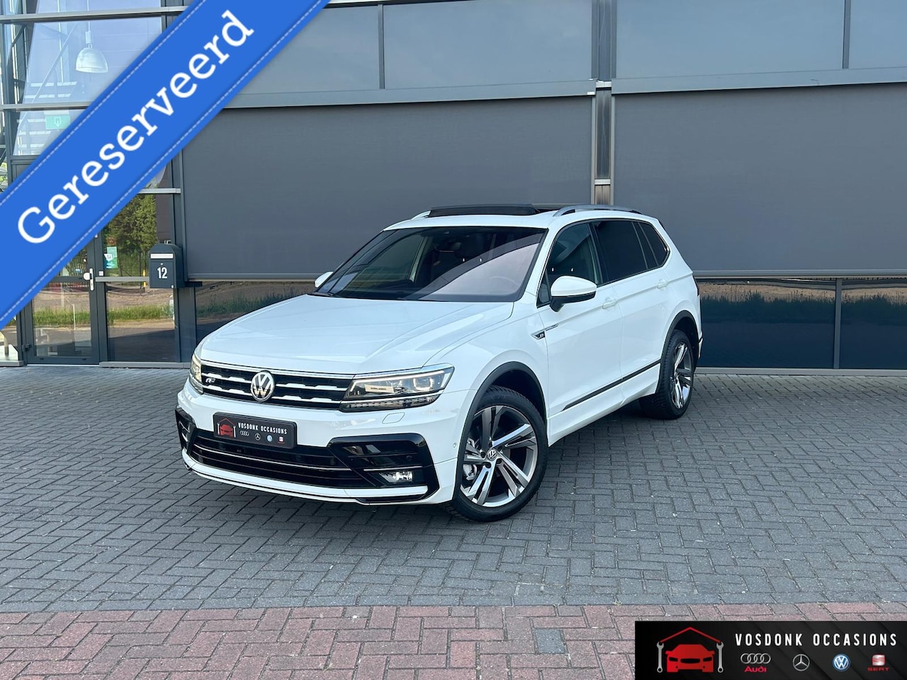 Volkswagen Tiguan Allspace - 1.5 TSI Highline Business R 7p./Automaat/ Panoramadak - AutoWereld.nl
