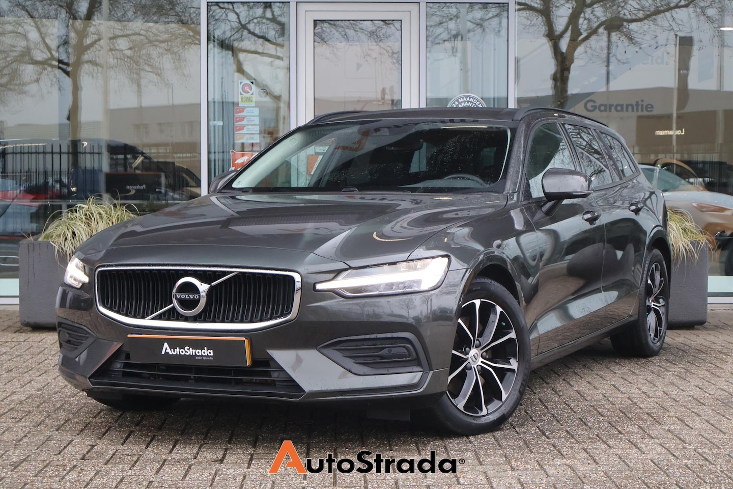 Volvo V60 - B3 Momentum Advantage 163pk | Navigatie | Cruise | Climate | Carplay | Virtual | - AutoWereld.nl