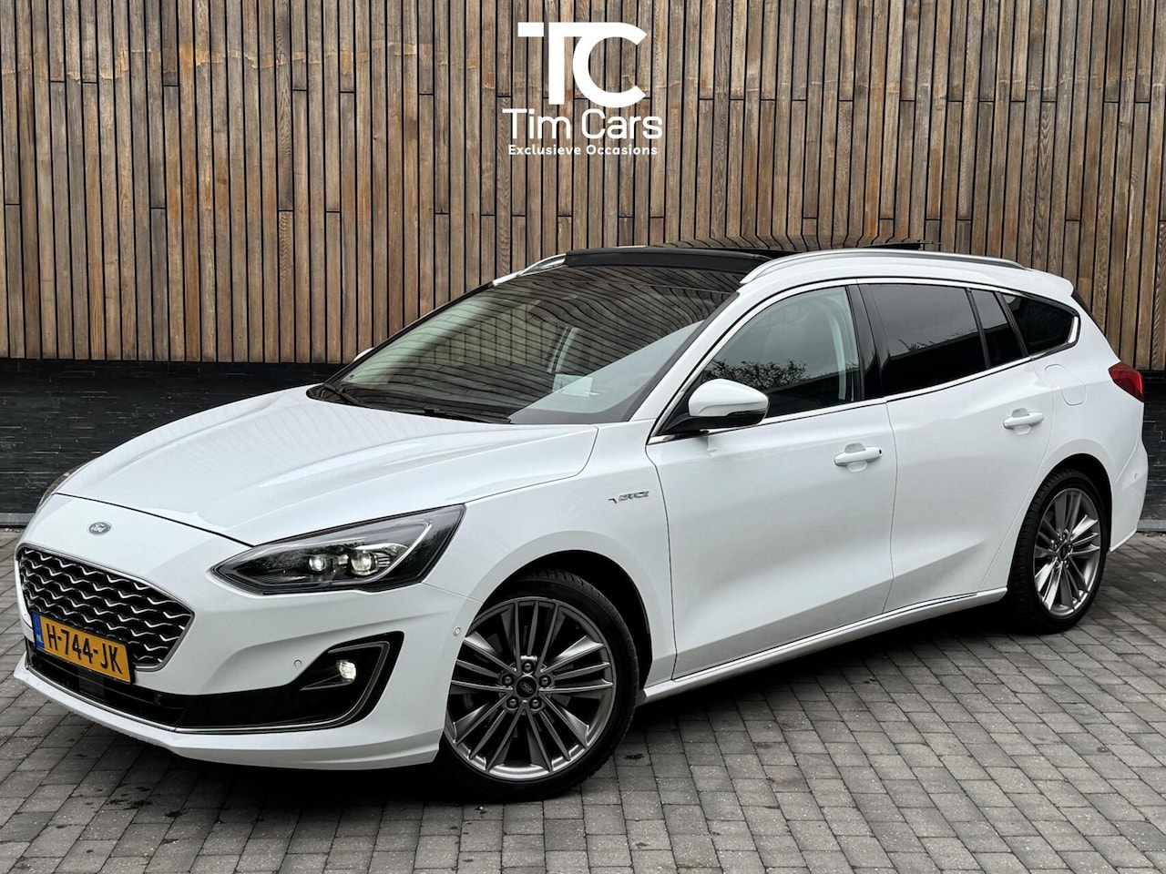 Ford Focus Wagon - 1.5 EcoBoost Vignale Automaat | Panoramadak | Lederen bekleding | Stoel en- Stuurwielverwa - AutoWereld.nl