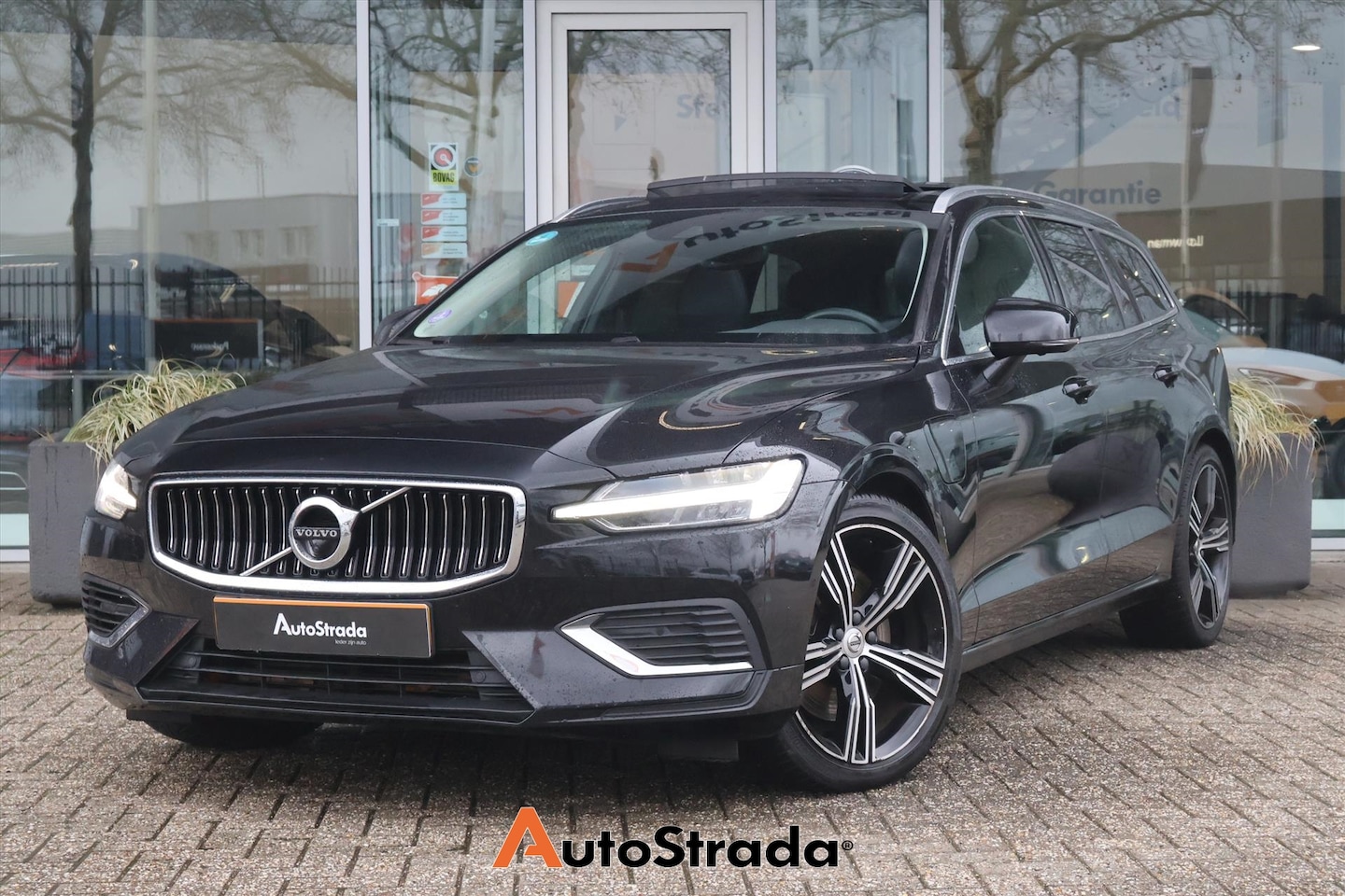 Volvo V60 - T6 Business Pro Twin Engine 340pk AWD | Harman/Kardon | Leder | Pano | 360 Camera - AutoWereld.nl
