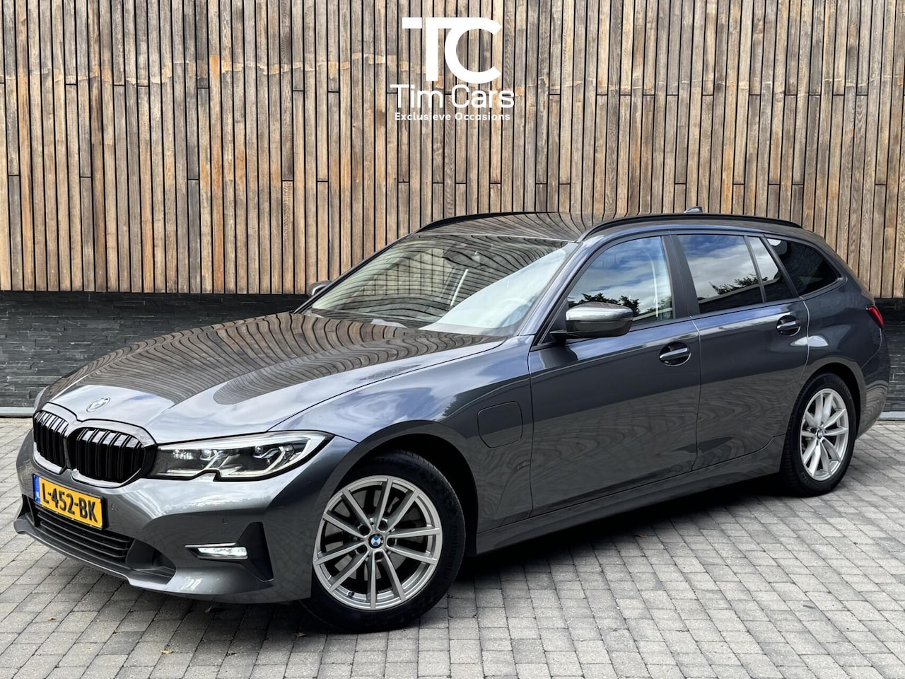 BMW 3-serie Touring - 320e High Executive Automaat | Trekhaak elektrisch | Navigatiesysteem | Laser LED | Draadl - AutoWereld.nl