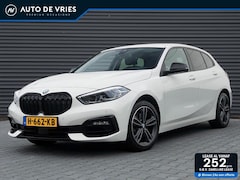 BMW 1-serie - 118i Automaat Executive Sport Edition | Navigatie | 2x PDC | Blackline