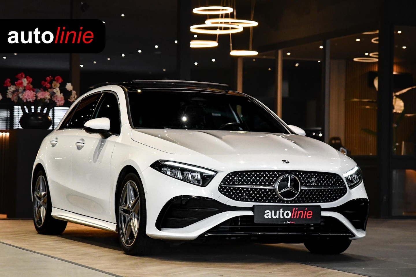 Mercedes-Benz A-klasse - 200 AMG- Line. Pano, Keyless, Camera, Stuurverwarming, Sfeer! - AutoWereld.nl