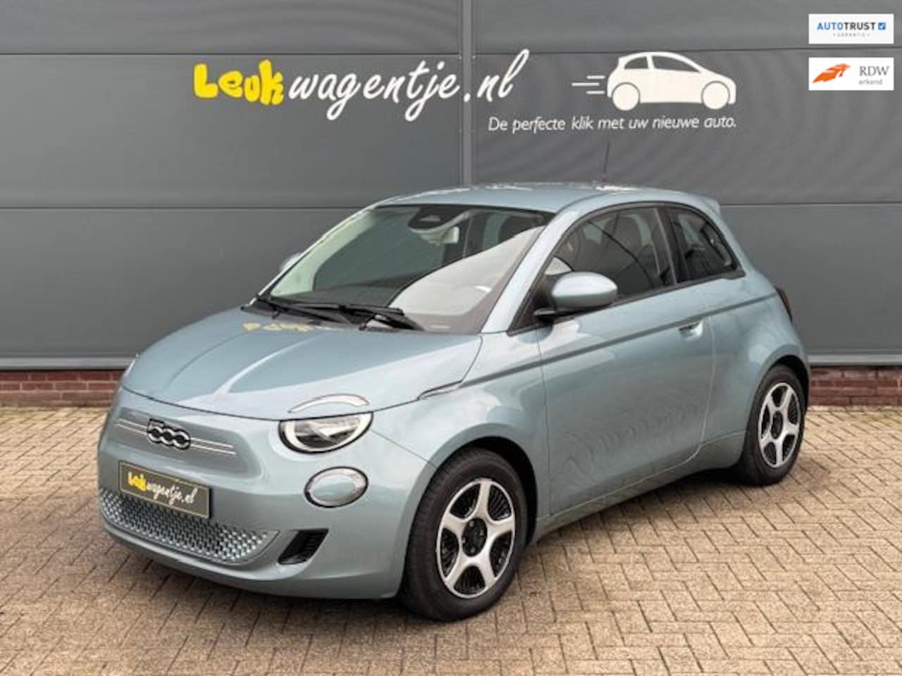 Fiat 500e - Passion 42 kWh *carplay *p-sensor *11.000 km *BTW - AutoWereld.nl