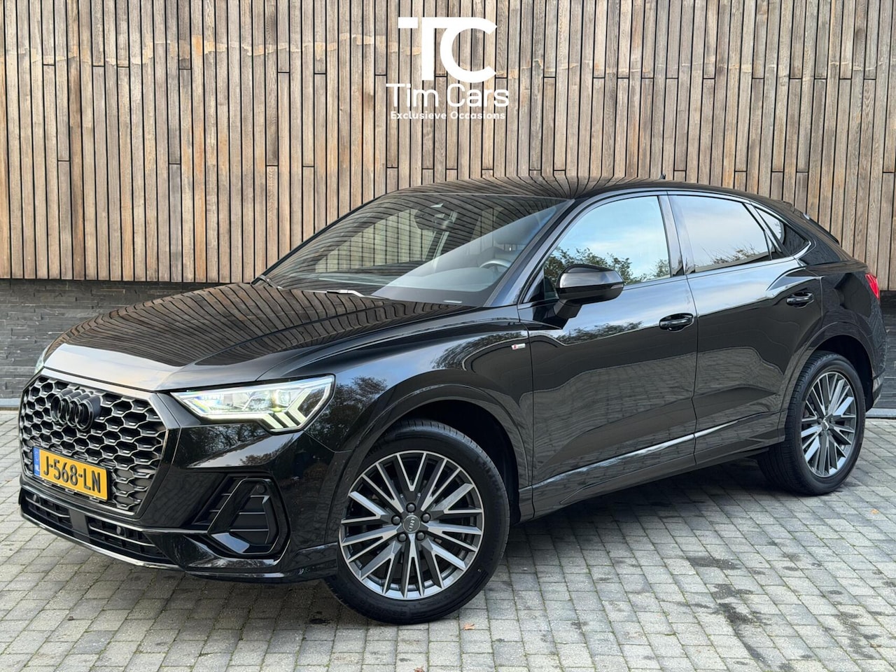 Audi Q3 - 35 TFSI S edition Automaat | Zwart optiek | Navigatiesysteem | Half-leer | Getint glas | C - AutoWereld.nl