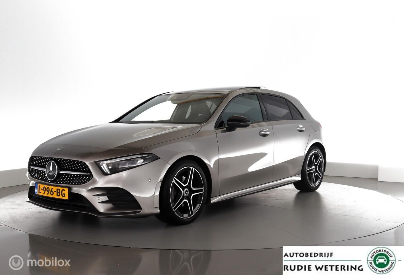 Mercedes-Benz A-klasse - 180 Automaat Business Solution AMG pano|led|leer|cam|nav|lmv18 - AutoWereld.nl
