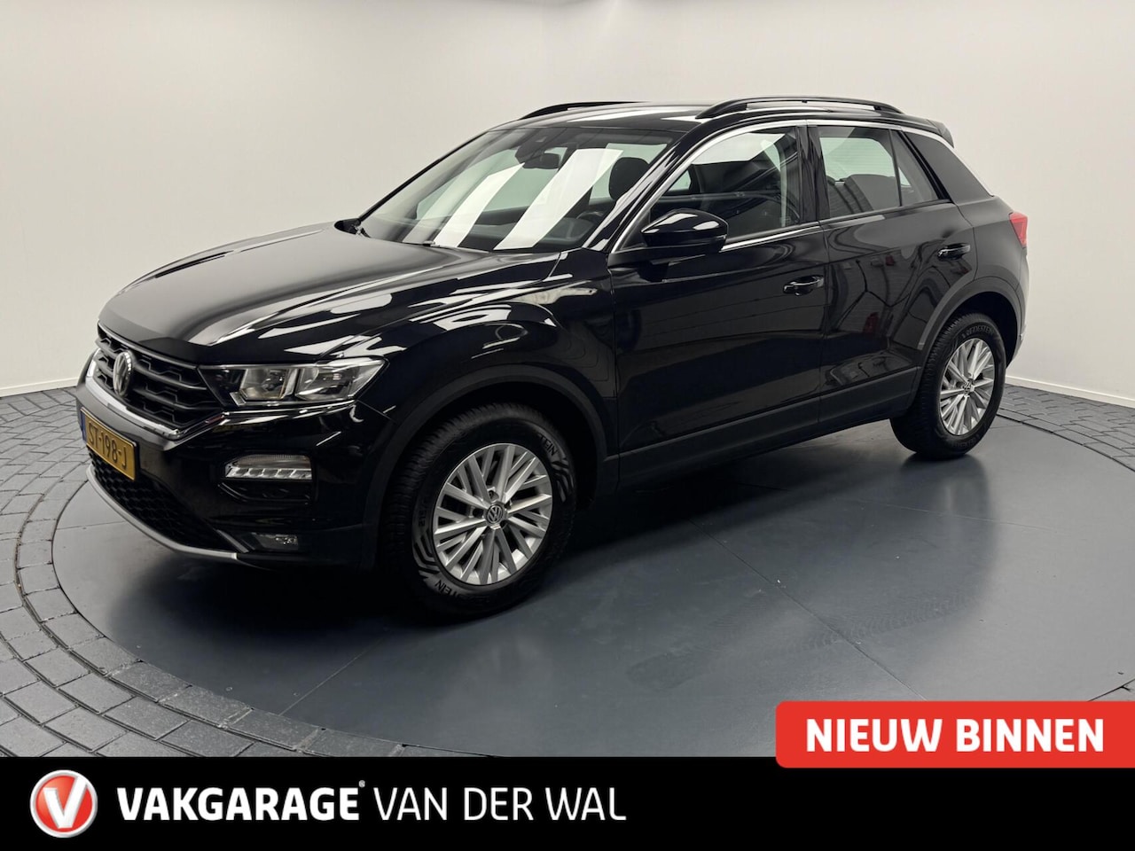 Volkswagen T-Roc - 1.5 TSi Sport Trekhaak-Navigatie-Carplay-Adapt.Cr.contr-Camera-Stoelverwarming-Parkeersens - AutoWereld.nl