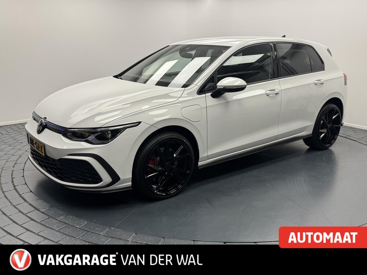 Volkswagen Golf - 1.4 eHybrid GTE 204PK Automaat-Adapt.Cr.Contr-Navigatie-Carplay-Clima-Camera-Stoel/Stuurve - AutoWereld.nl