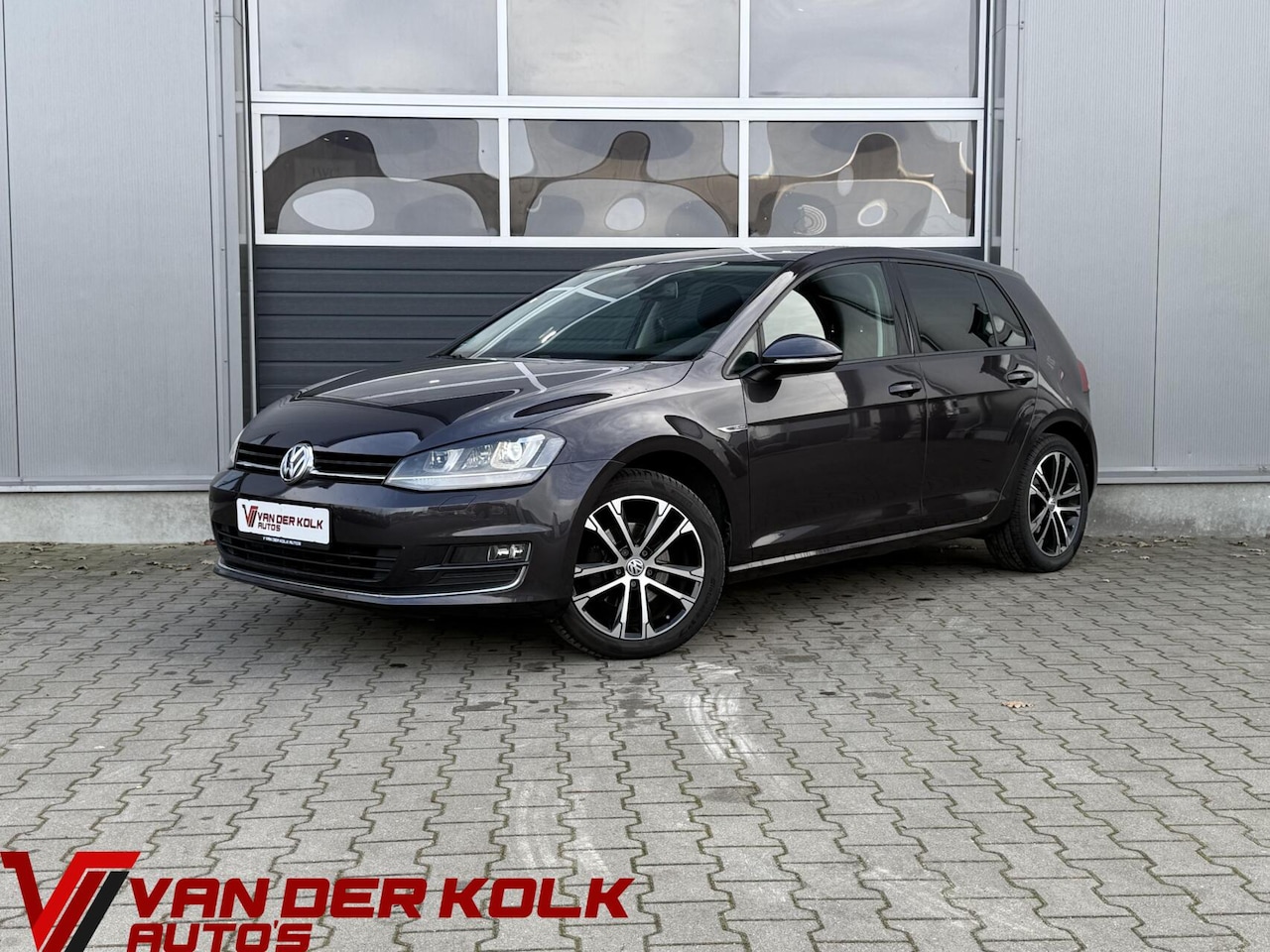 Volkswagen Golf - 1.4 TSI Lounge | Xenon| Cruise | Climate | LED | Trekhaak | Lichtmetaal - AutoWereld.nl
