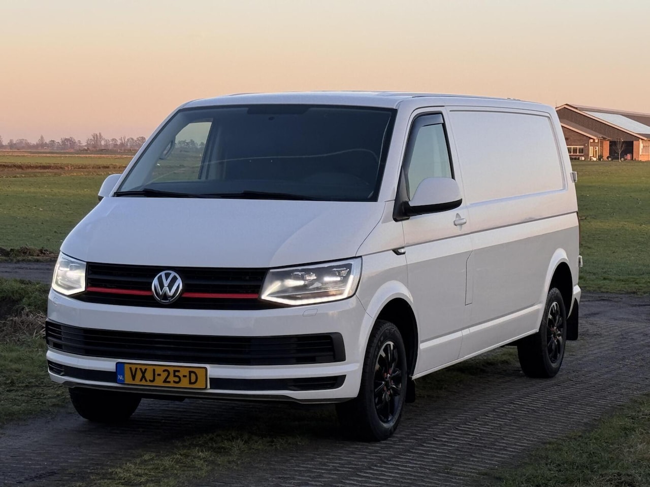 Volkswagen Transporter - 2.0 TDI L2H1 | LED | Stoelver | Standkachel - AutoWereld.nl
