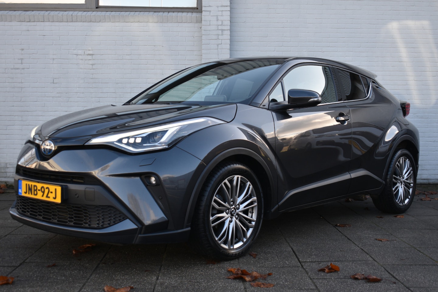 Toyota C-HR - 1.8 Hybrid Executive Limited Automaat 122pk | LED-koplampen | BSM | PDC vóór- & achter | S - AutoWereld.nl