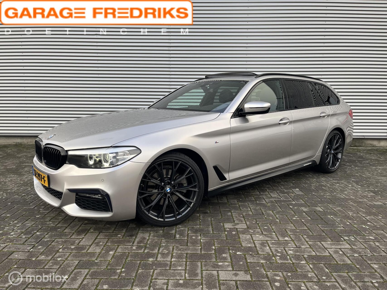 BMW 5-serie Touring - 520i M-Sport | PANO | Trekhaak | Org. NL | 20' | - AutoWereld.nl