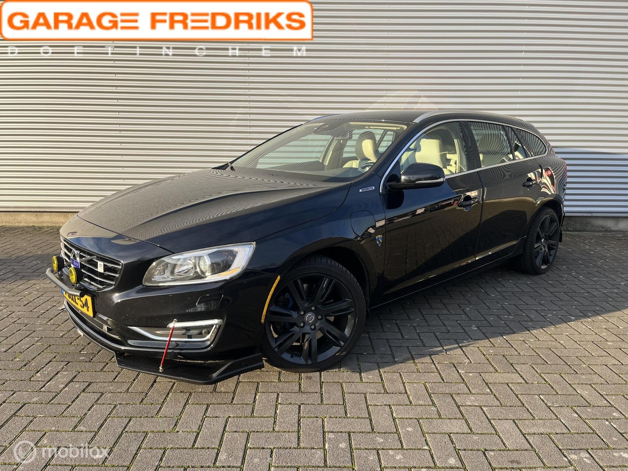 Volvo V60 - 2.4 D6 AWD Plug-In Hybrid Summum | Stoelverwarming | - AutoWereld.nl