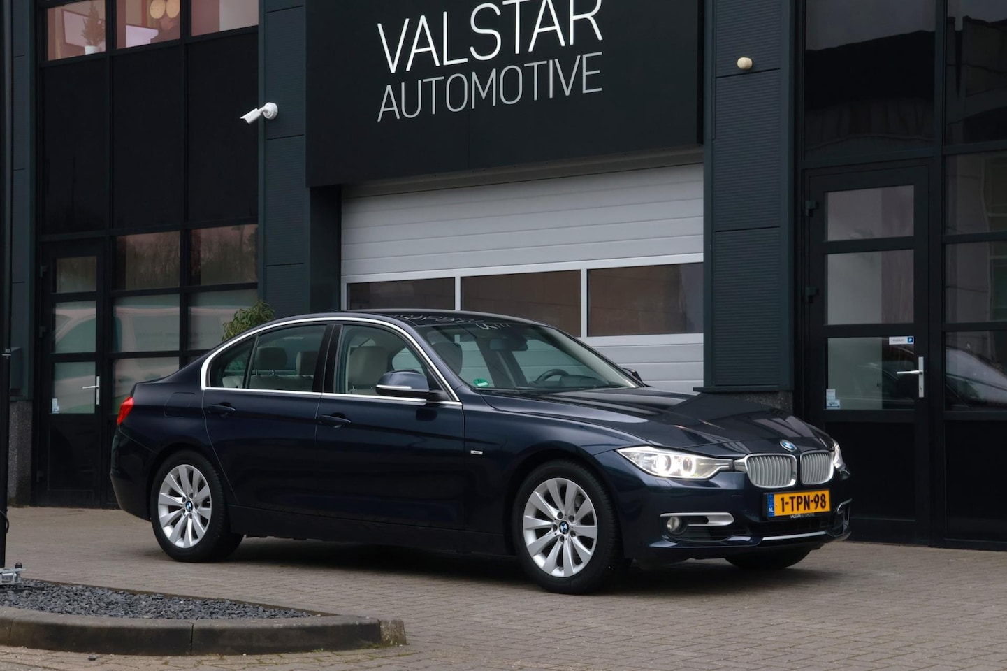 BMW 3-serie - 320i Executive | Xenon | Elektrische Trekhaak | NL AUTO! - AutoWereld.nl