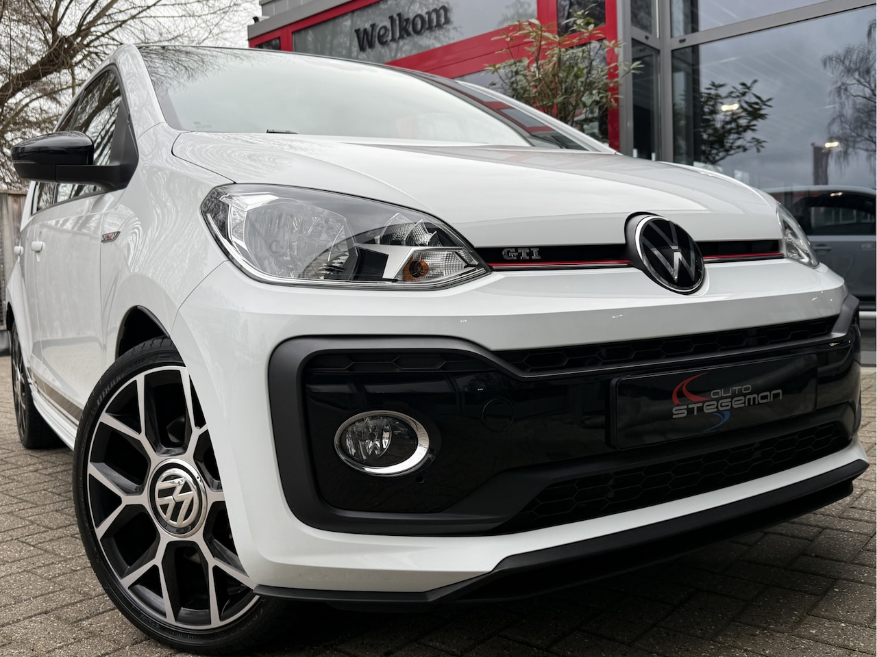Volkswagen Up! - 1.0 TSI 116PK GTI *!* NAVI/ CRUISE/ CAMERA/ 17 INCH/ STOELVERWARMING *!* - AutoWereld.nl