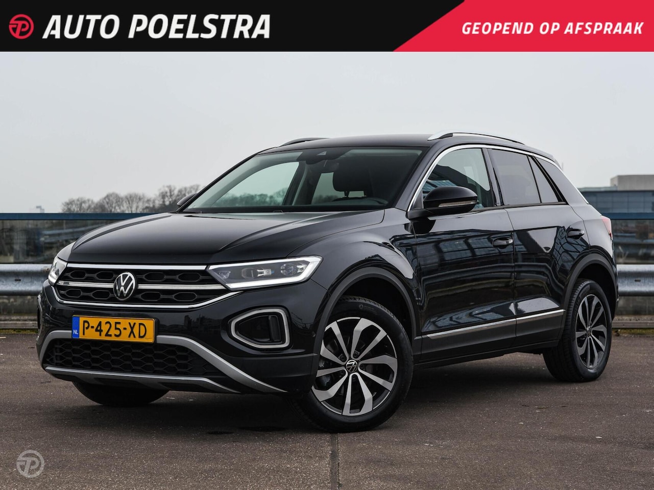 Volkswagen T-Roc - 1.5 TSI 150 PK DSG Style Navigatie IQ Light Camera Massage ACC DAB Stoelverwarming Velours - AutoWereld.nl