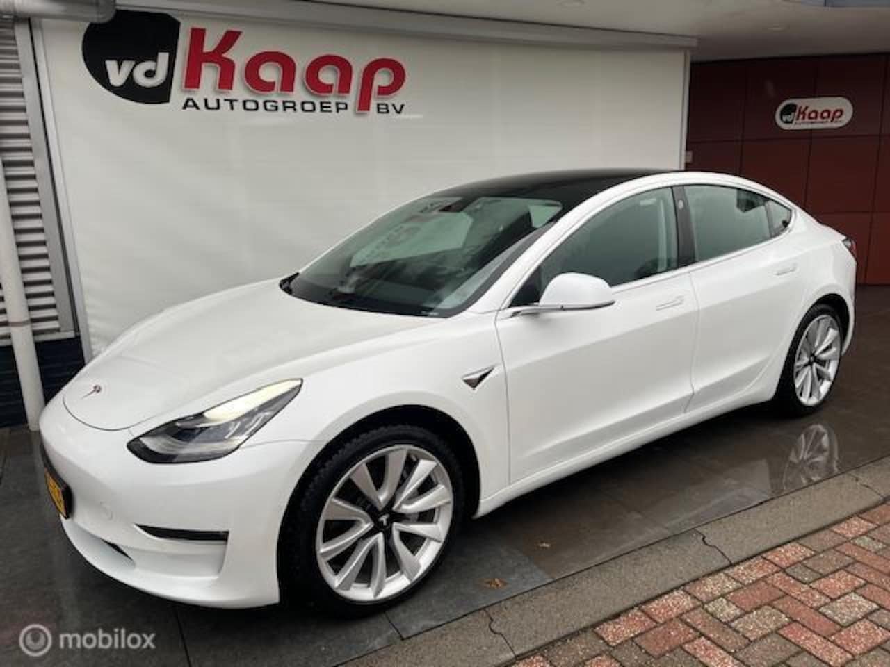 Tesla Model 3 - Long Range RWD Long Range AWD 75 kWh PANORAMA TREKHAAK LVD ETC - AutoWereld.nl