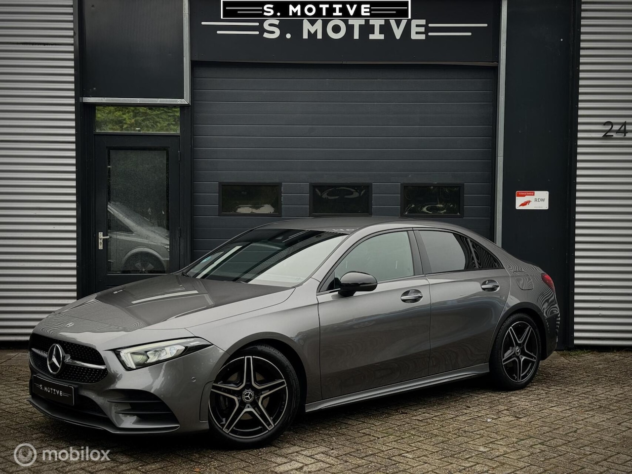 Mercedes-Benz A-klasse - 180 AMG Line 11-2022 / Stoelverwrg / Apple - AutoWereld.nl