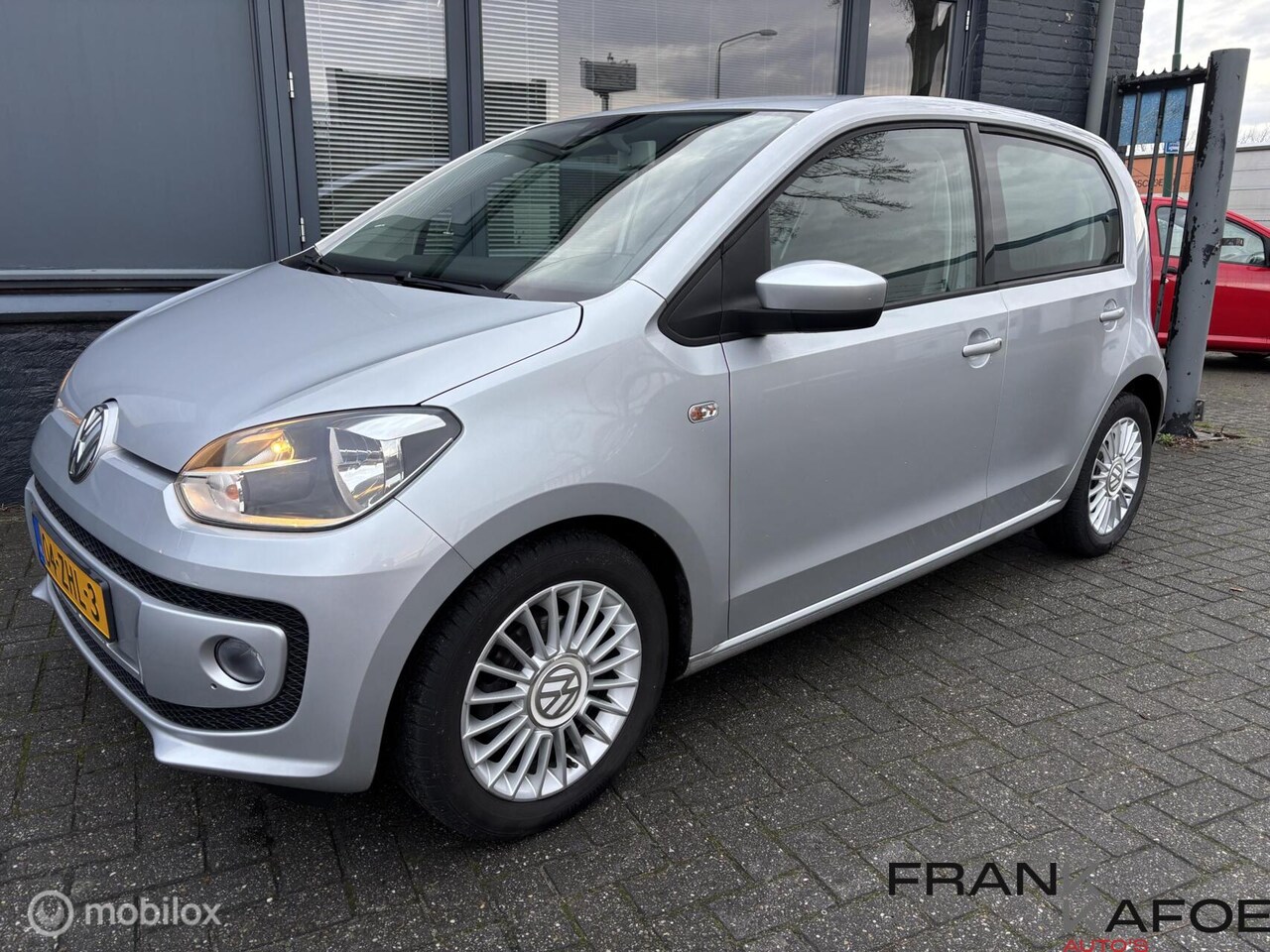 Volkswagen Up! - 1.0i High UP! Airco Navi Bl.tooth Cruise control LMV PDC 5drs - AutoWereld.nl