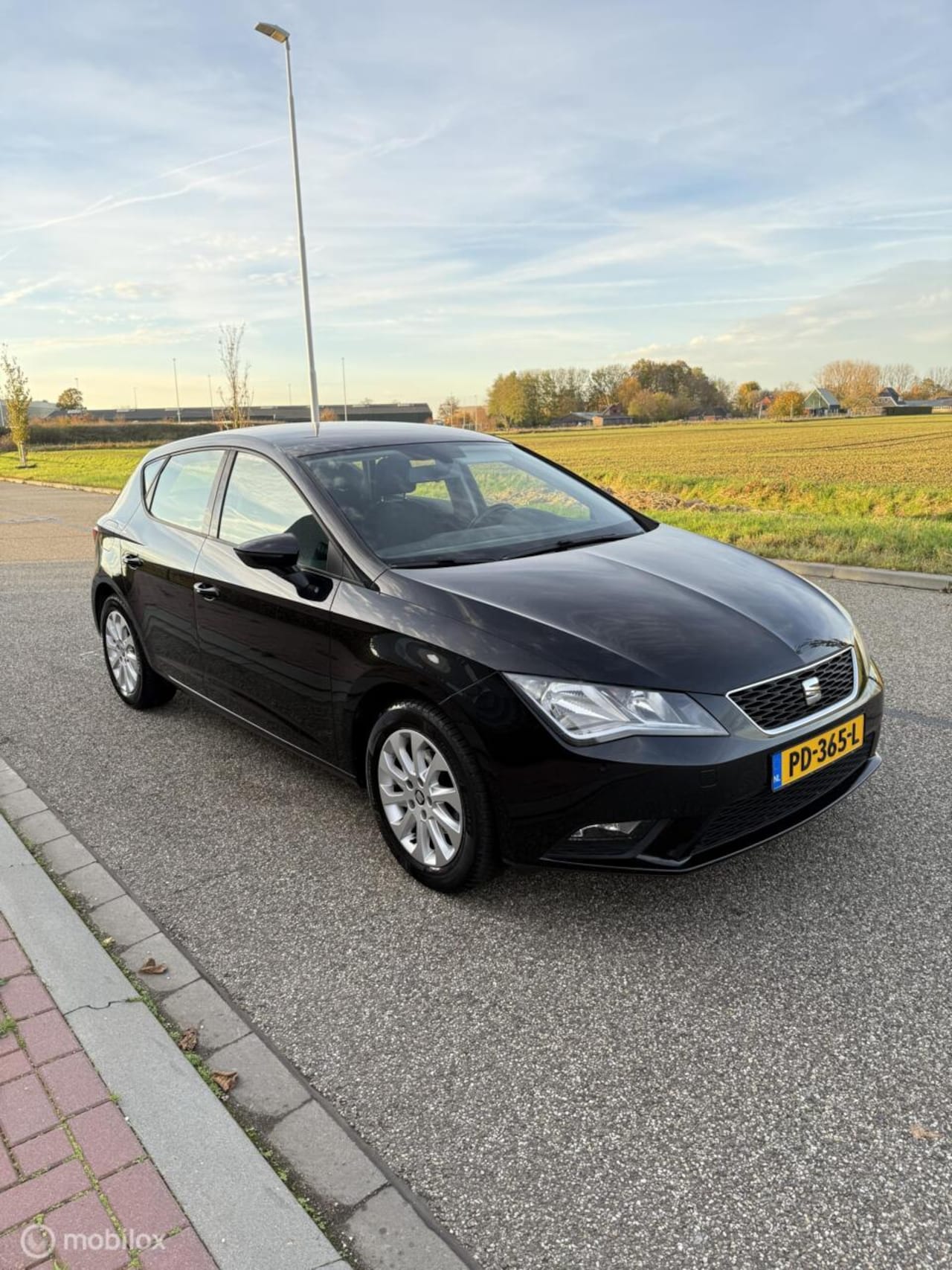 SEAT Leon - 1.2 TSI Style Business 1.2 TSI Style Business - AutoWereld.nl