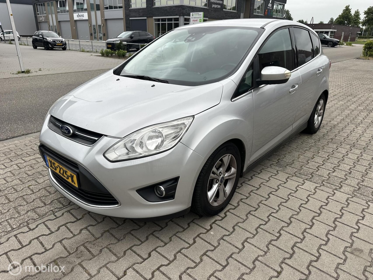 Ford C-Max - 1.0 Trend handel lichte tik in motor - AutoWereld.nl
