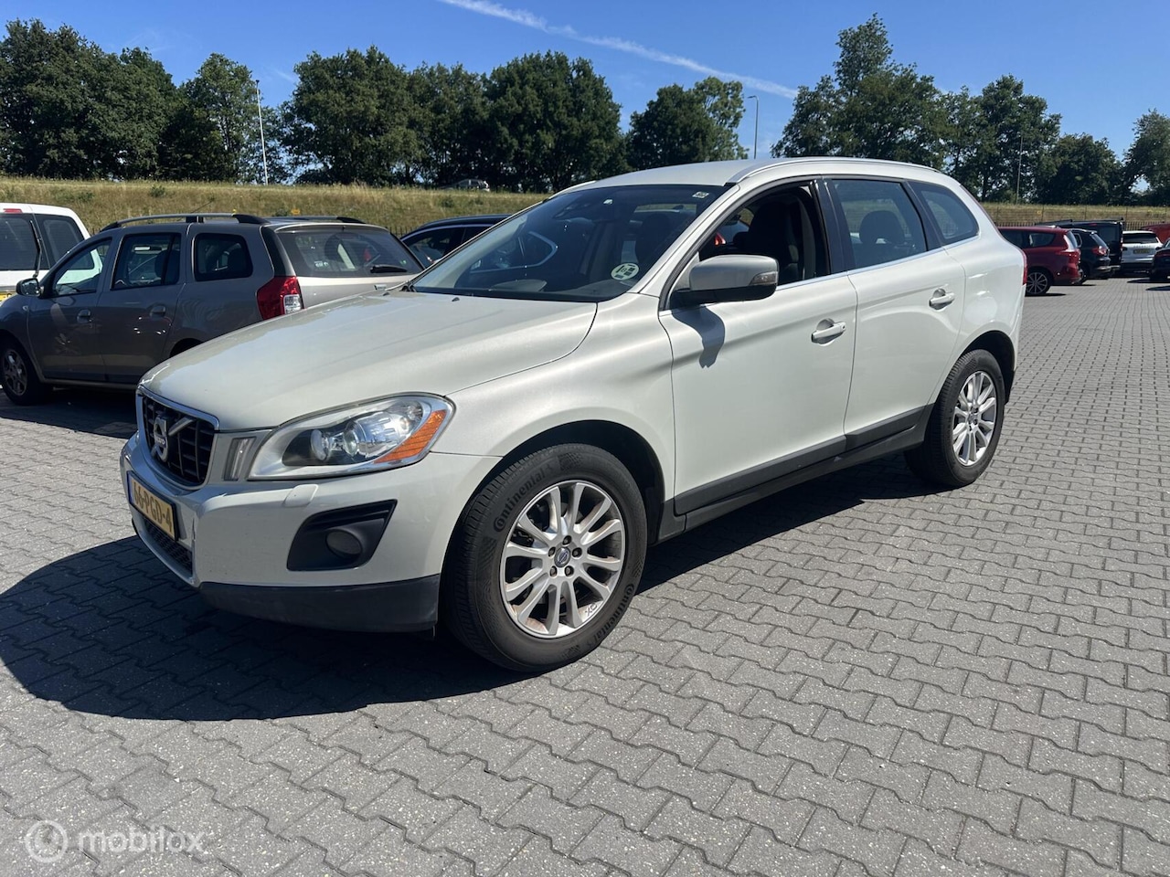 Volvo XC60 - 2.4D Kinetic automaat km 240.000 goed onderhouden - AutoWereld.nl