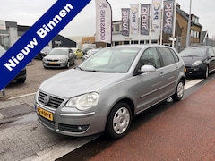 Volkswagen Polo - 1.2-12V 5 DRS. EDITION Airco Pdc Stoelverw. Extra set Lichtmetalen velgen zomerbanden