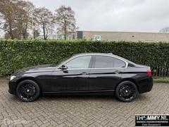 BMW 3-serie - 318i Luxury Edition 2019