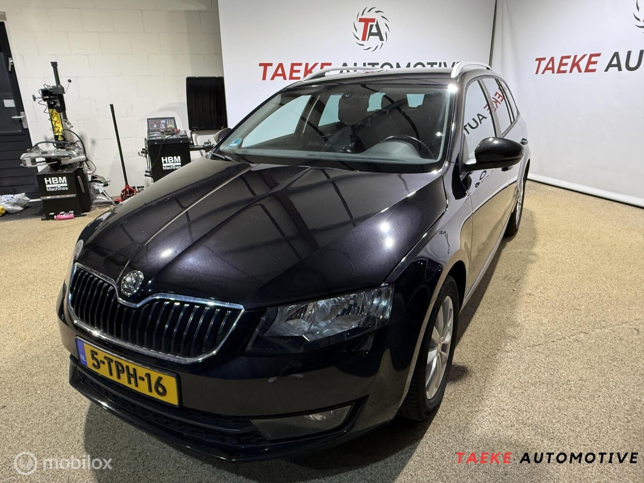 Skoda Octavia Combi - 1.4 TSI Greentech Elegance AUT/Clima/Nap - AutoWereld.nl