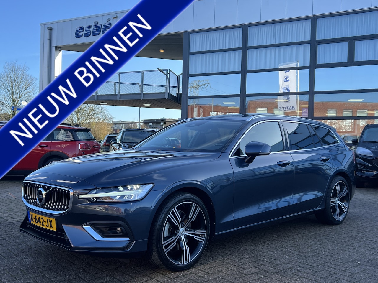 Volvo V60 - 2.0 B3 INSCRIPTION Trekhaak Panoramadak Harman Kardon Audio Navi Pilot Assist ACC Blis Led - AutoWereld.nl