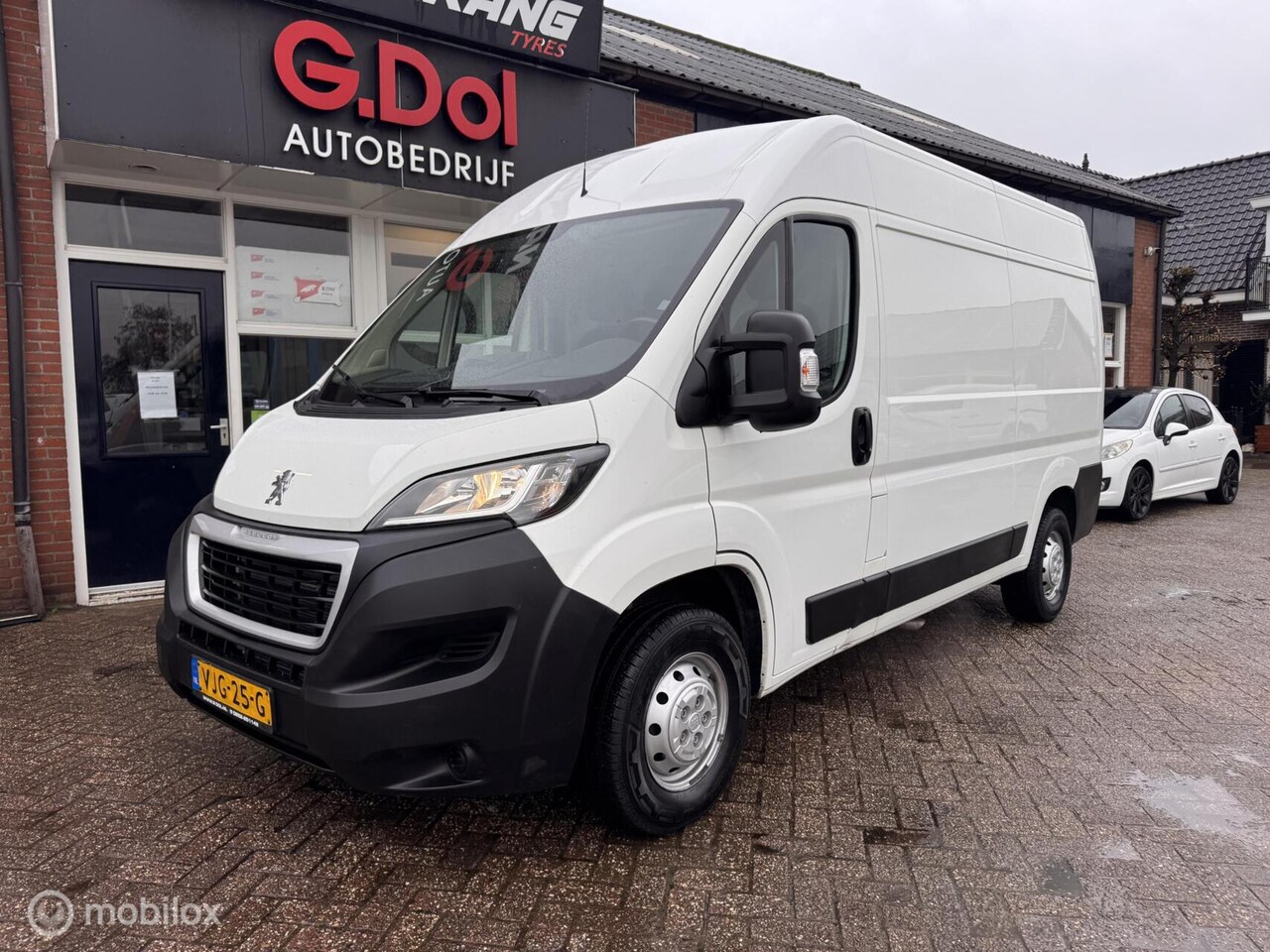 Peugeot Boxer - Bestel 330 2.2 BlueHDi 140 L2H2 Premium - AutoWereld.nl