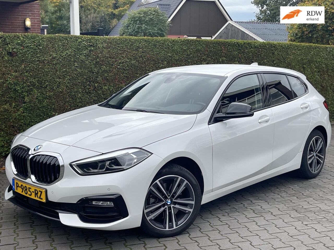 BMW 1-serie - 118i Automaat Sport Edition | SPORTSTOELEN | NAVIGATIE | PARKEERSENSOREN | - AutoWereld.nl