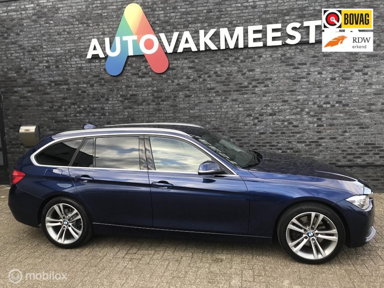 BMW 3-serie Touring - 330i Edition Sport Line Shadow High Executive - AutoWereld.nl