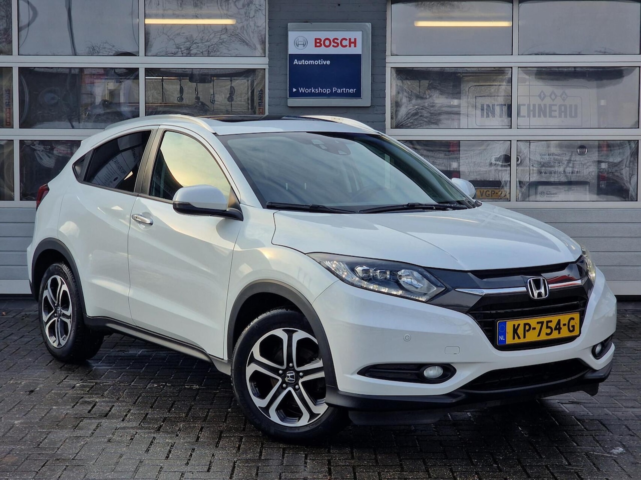 Honda HR-V - 1.5 i-VTEC Executive|Automaat|Trekhaak|Cruise|LED|73.992KM|Pano|Clima| - AutoWereld.nl