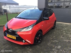 Toyota Aygo - 1.0 VVT-i x-play. BI-COLOUR / NL auto / 1e Eig