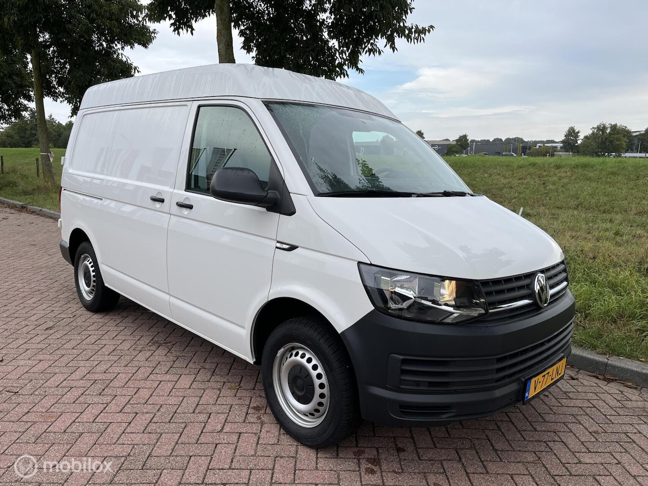 Volkswagen Transporter - 2.0 TSI Benzine L1H2 Hoog + AC - AutoWereld.nl