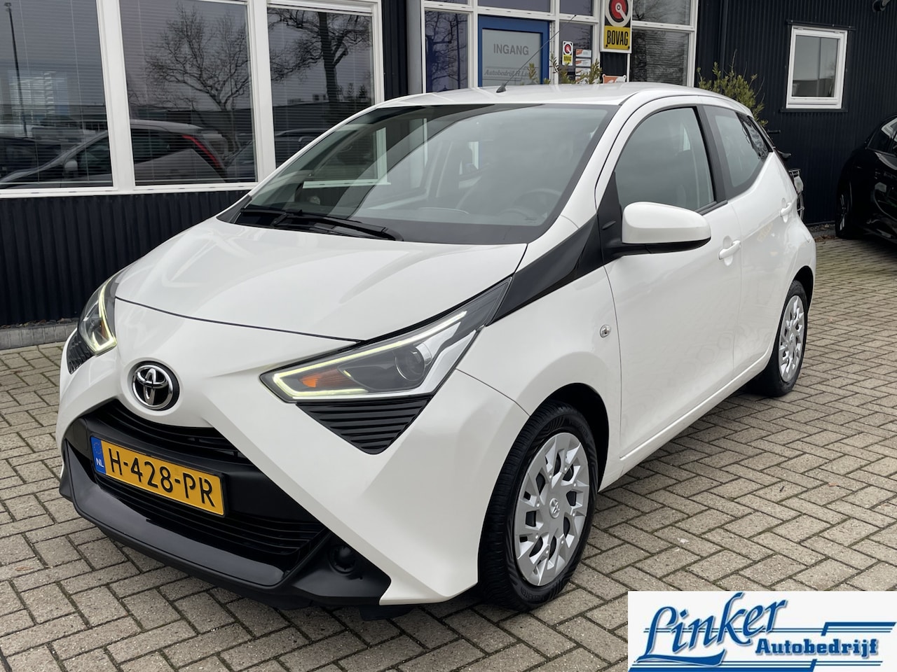 Toyota Aygo - 1.0 VVT-i x-play - AUTOMAAT CAMERA NL-AUTO AIRCO - AutoWereld.nl