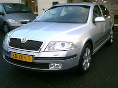 Skoda Octavia - 1.8 TSI Elegance Attractive Business