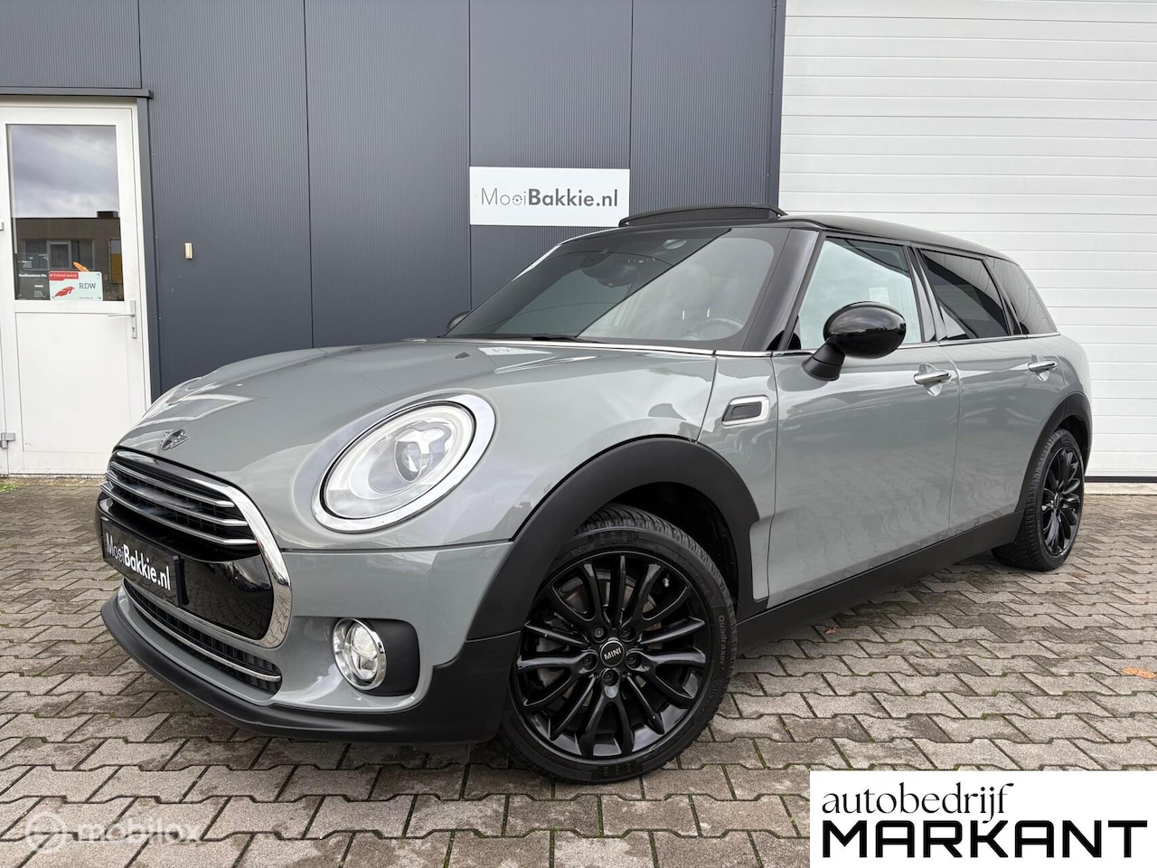 MINI Clubman - 1.5 Business+ Panorama / Navi / LED / Rijklaar - AutoWereld.nl