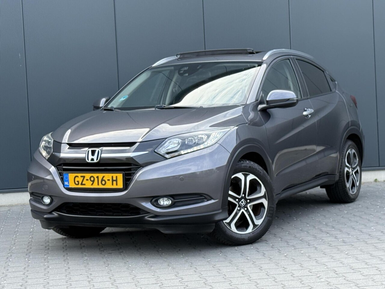 Honda HR-V - 1.5 i-VTEC Executive Led - Panoramadak - Camera - Trekhaak - AutoWereld.nl
