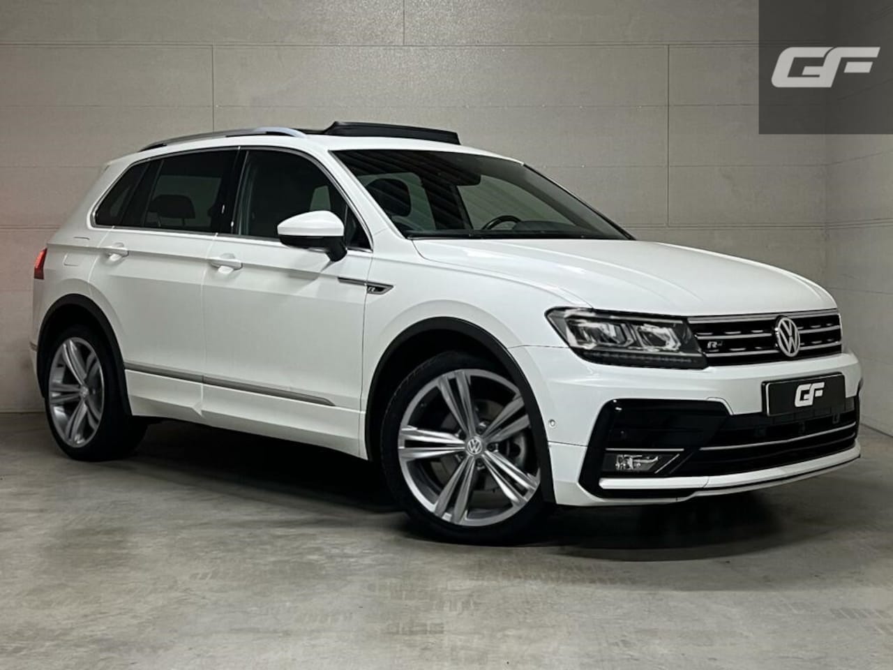 Volkswagen Tiguan - 1.5 TSI ACT 2X R-Line Pano Virtual ACC NAP - AutoWereld.nl