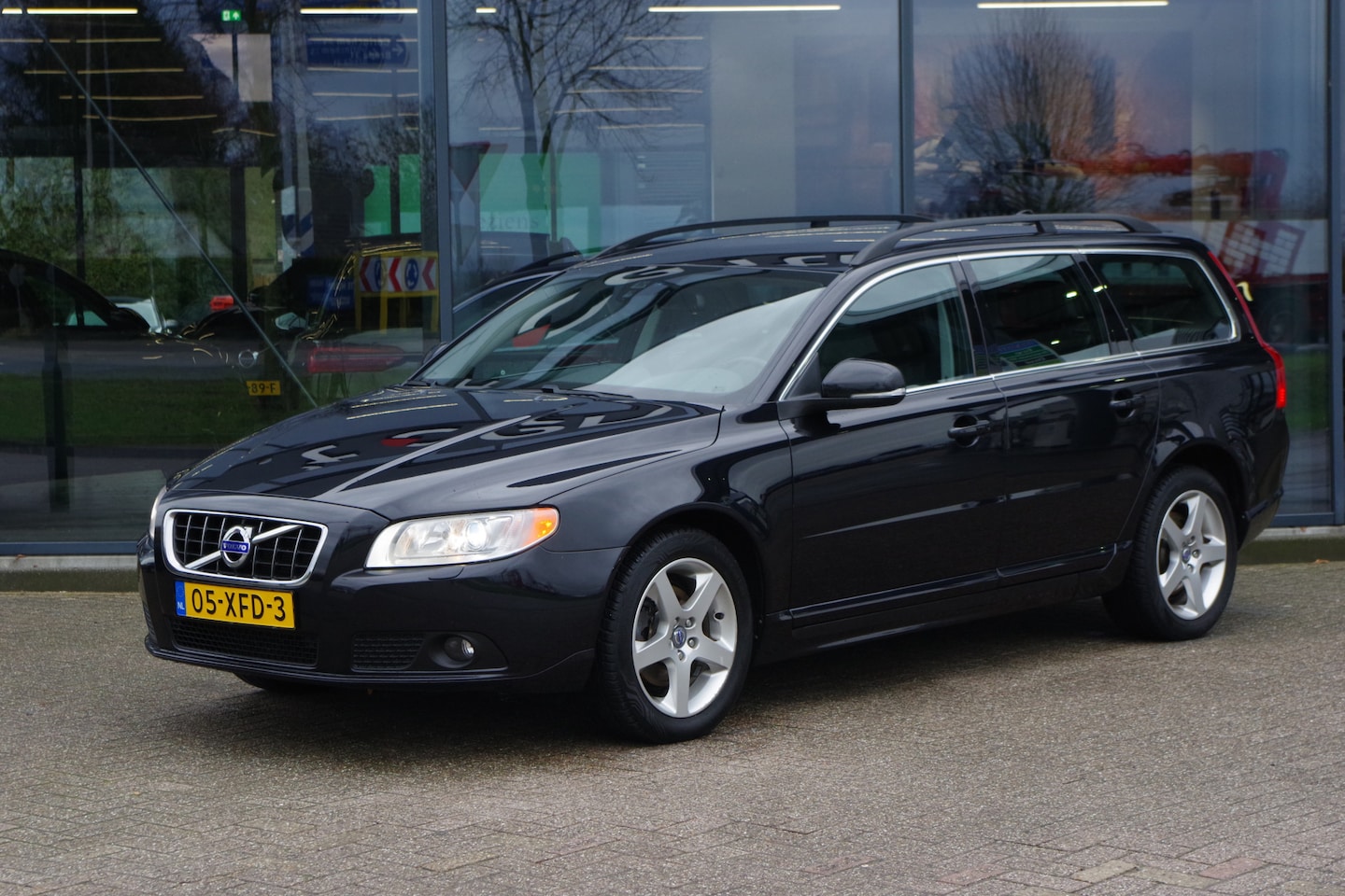 Volvo V70 - 1.6 T4 180 PK Automaat Limited Edition, Trekhaak, Navigatie, Cruise Control, Leder - AutoWereld.nl