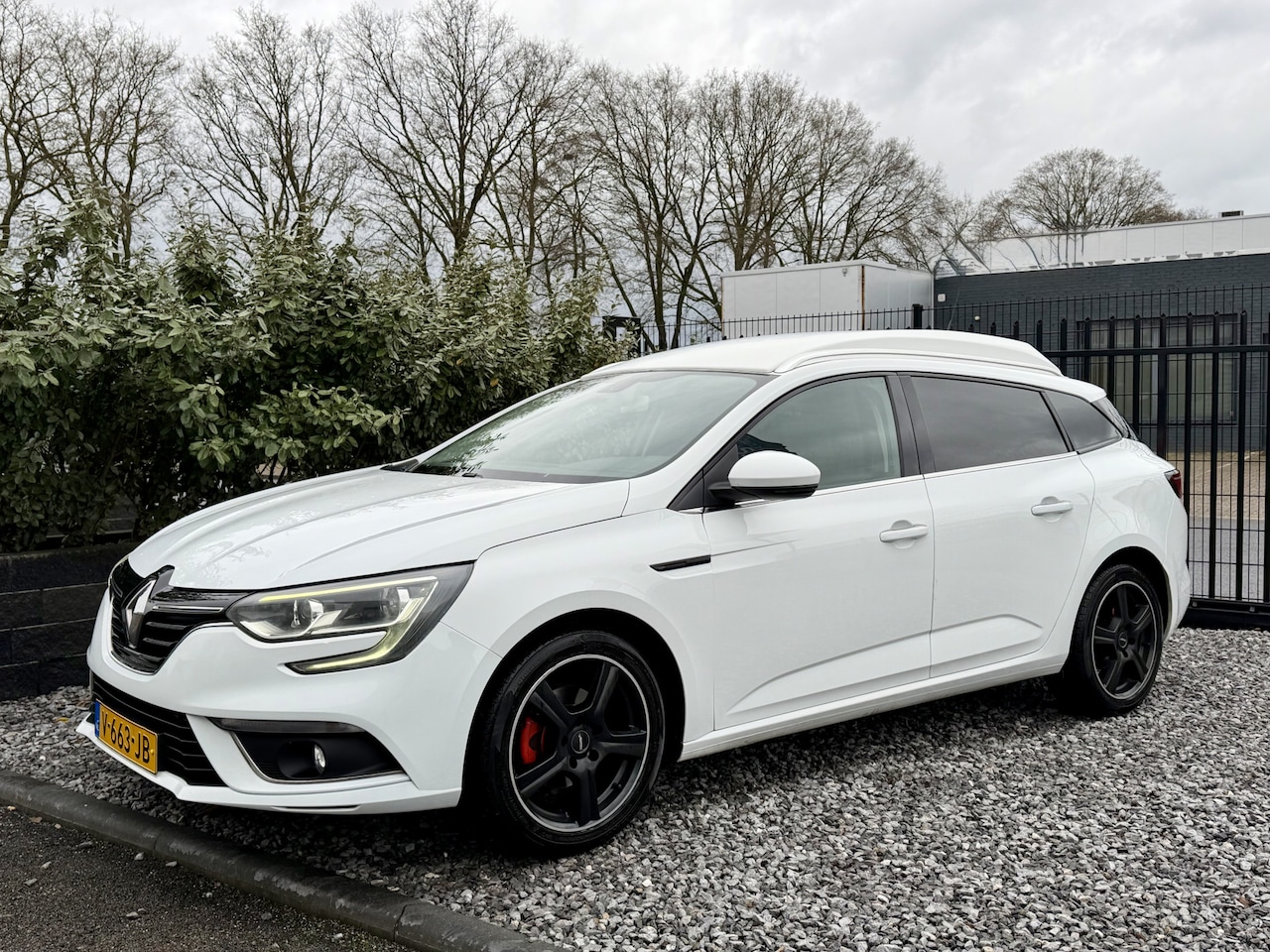 Renault Mégane - 1.5 dCi Energy Led|Navi|Carplay|Keyles|PDC|17inch - AutoWereld.nl