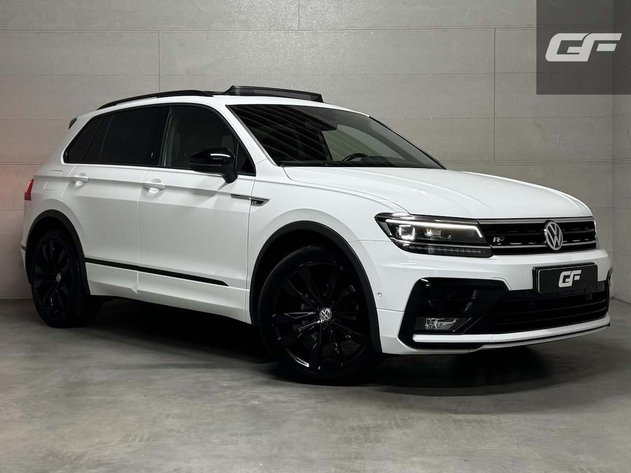 Volkswagen Tiguan - 1.5 TSI R-Line Black Edition Pano Virtual Dynaudio 360° NAP - AutoWereld.nl