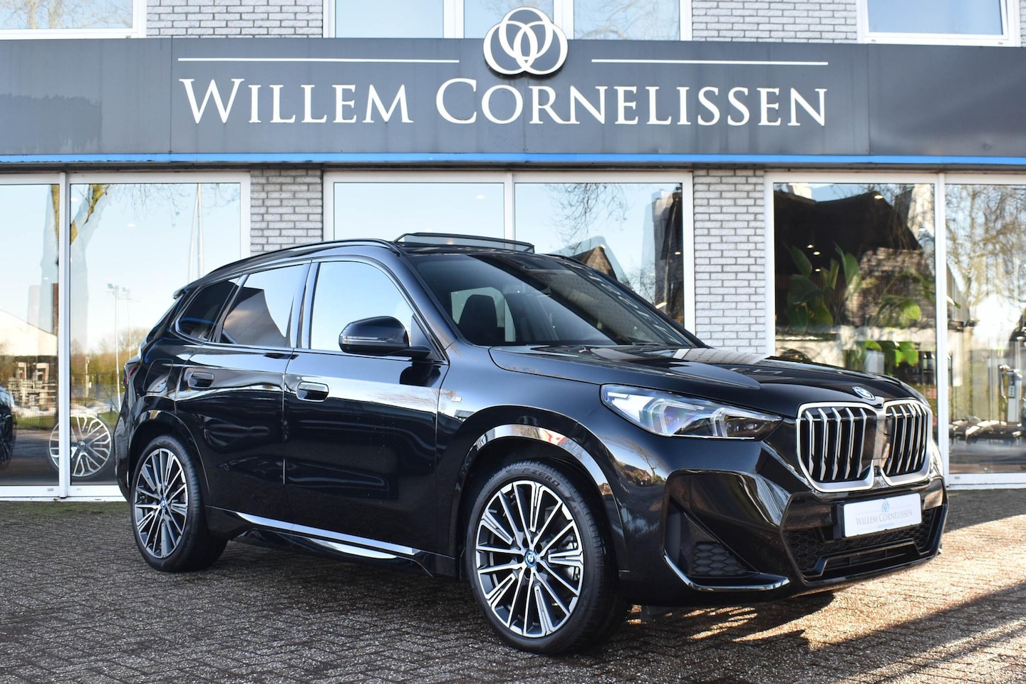 BMW X1 - xDrive25e M-Sport Pano ACC Camera Head-Up 20" - AutoWereld.nl