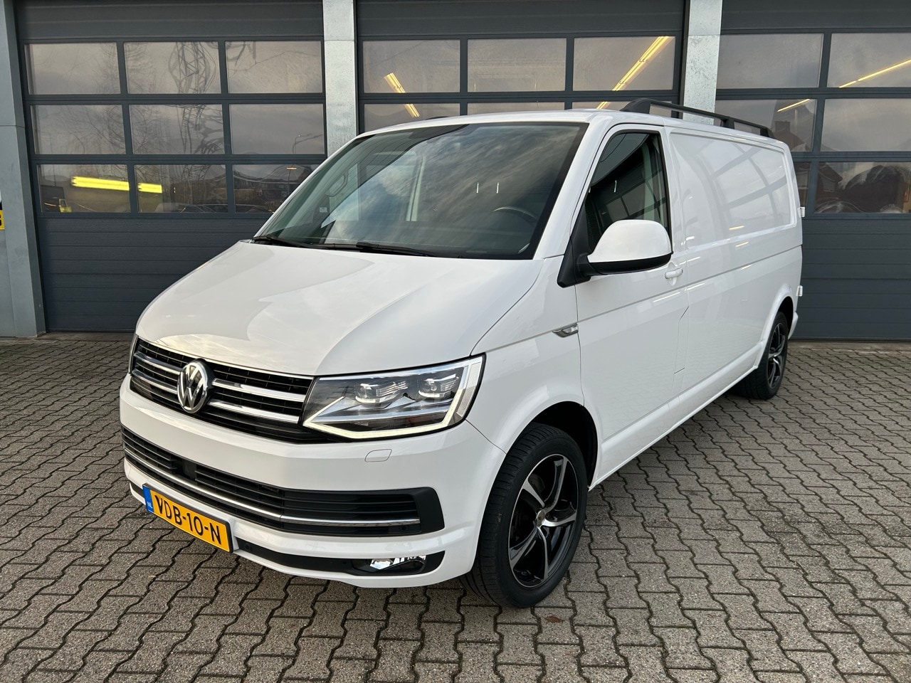 Volkswagen Transporter - GB 2.0 TDI 150pk L2H1 Highline - AutoWereld.nl