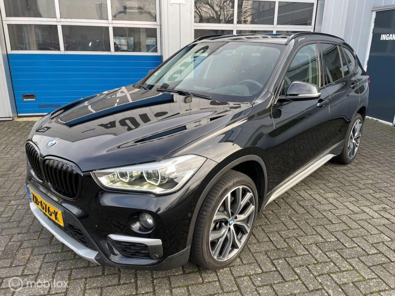 BMW X1 - sDrive20i OrangeEdition III Automaat-Pano-Leer-Camera - AutoWereld.nl