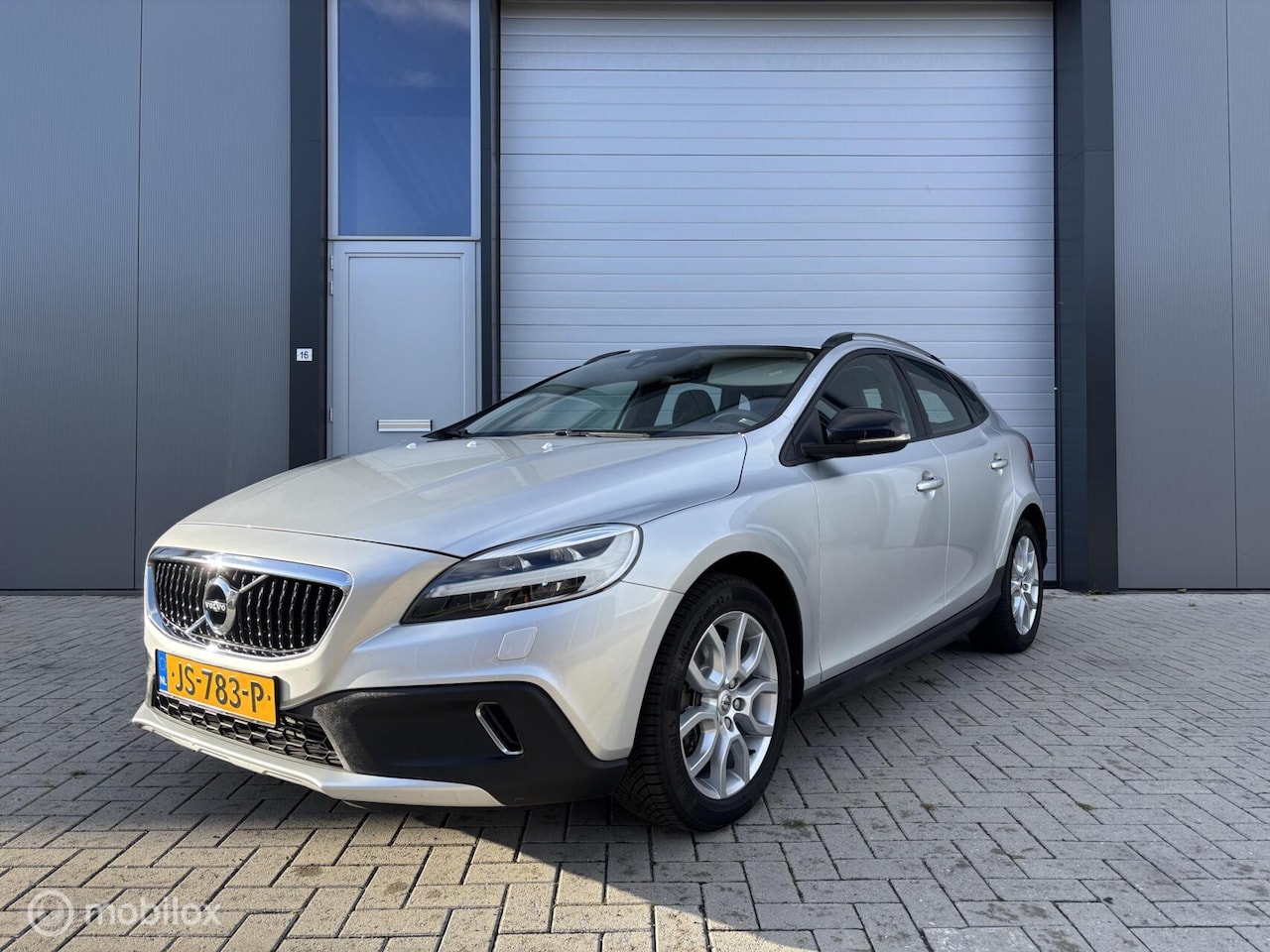 Volvo V40 Cross Country - 2.0 T3 Momentum 2.0 T3 Momentum - AutoWereld.nl