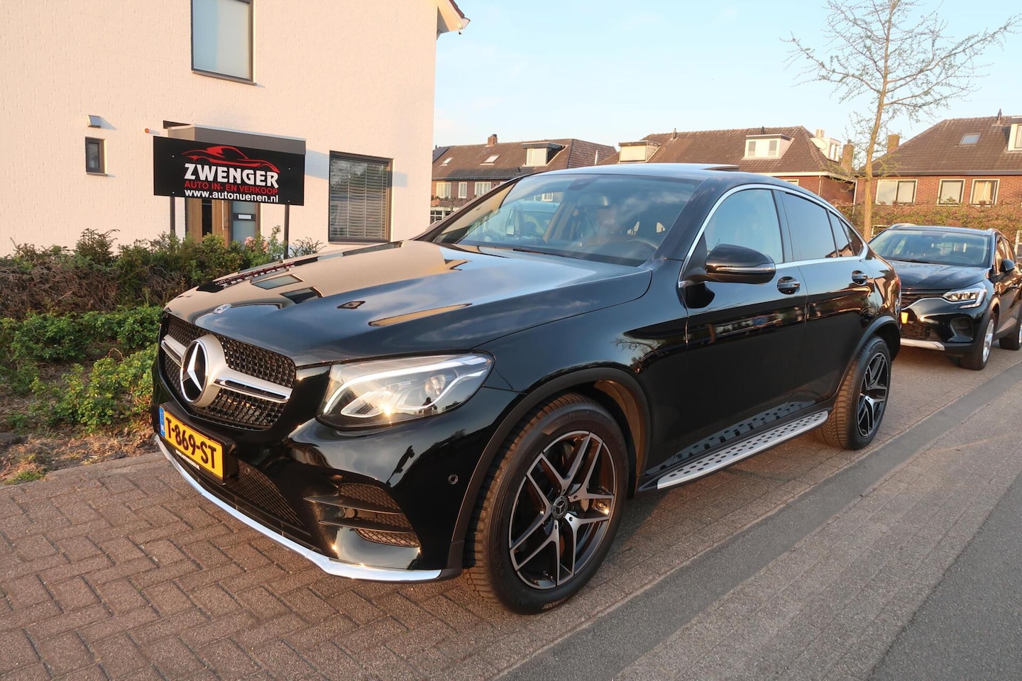 Mercedes-Benz GLC-klasse Coupé - 300 4MATIC AMG|SCHUIFDAK|TREKHAAK|BURMESTER|SFEER VERLICHTING|CAMERA|DEALER ONDERHOUDEN - AutoWereld.nl